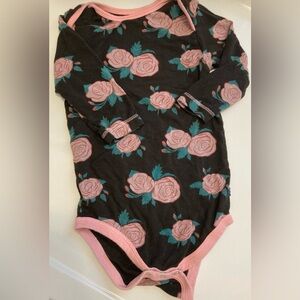 Kickee Pants Black and Pink Floral Roses Bodysuit
Onesie infant 18 - 24 months